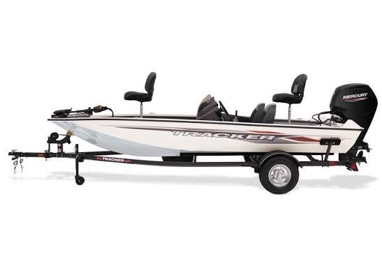 Tracker pro team bass boat
